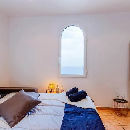 Brand New Studio, Sea View, Aircon, Wifi *