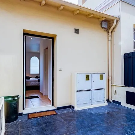 Brand New Studio, Sea View, Aircon, Wifi Apartman