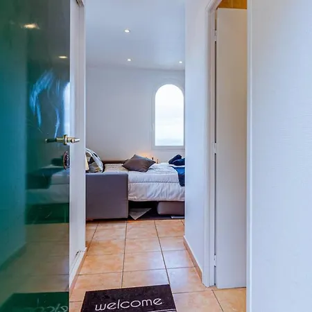 Brand New Studio, Sea View, Aircon, Wifi