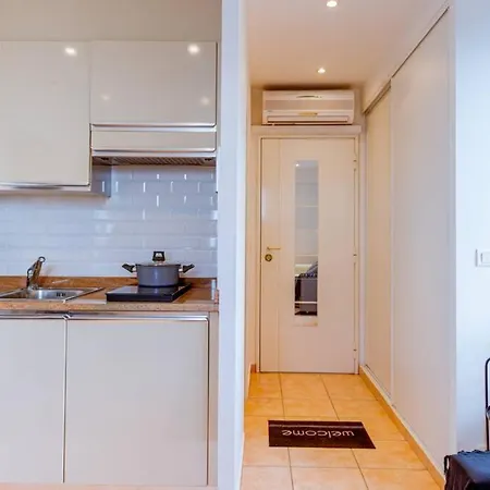 Brand New Studio, Sea View, Aircon, Wifi רוקברון-קאפ-מרט