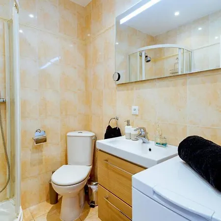 Brand New Studio, Sea View, Aircon, Wifi דירה