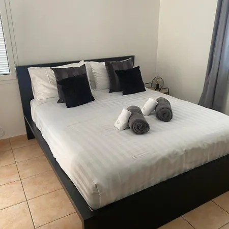 Apartment Brand New Studio, Sea View, Aircon, Wifi
