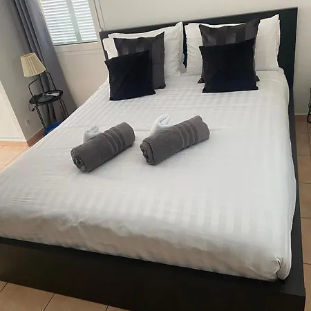 Brand New Studio, Sea View, Aircon, Wifi *